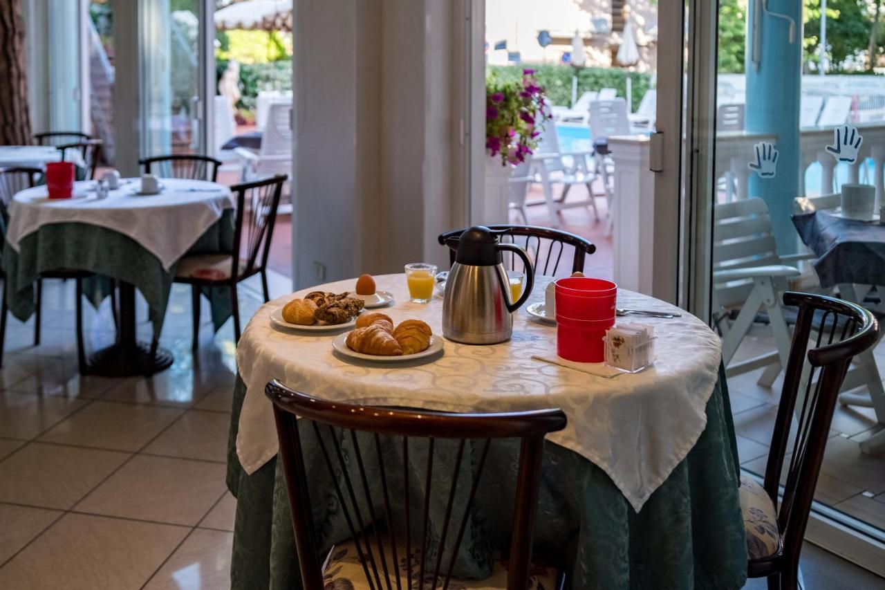 Hotel Villa Dei Fiori - Sul Mare Con Piscina Viserbella di Rimini 외부 사진